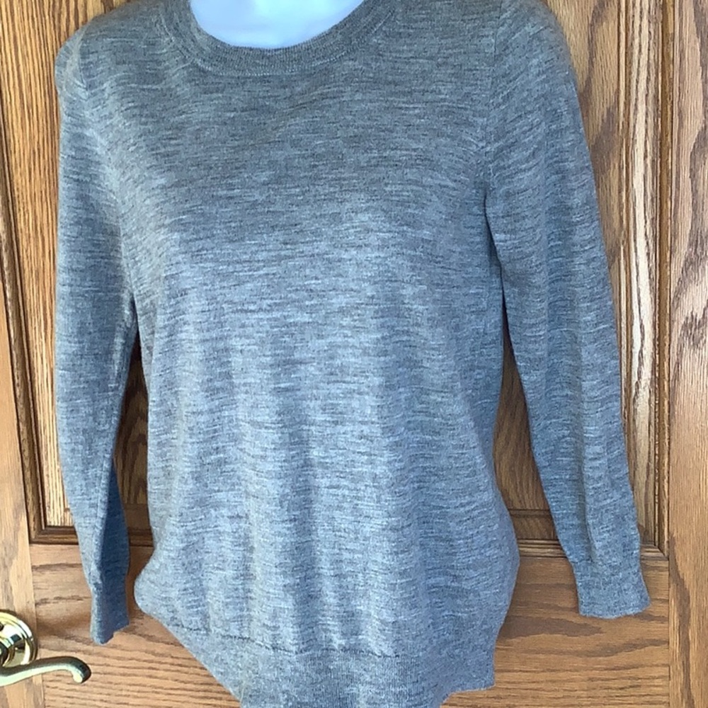 J Crew Black Label  100 %  Merino wool  gray  light weight sweater  Sz S